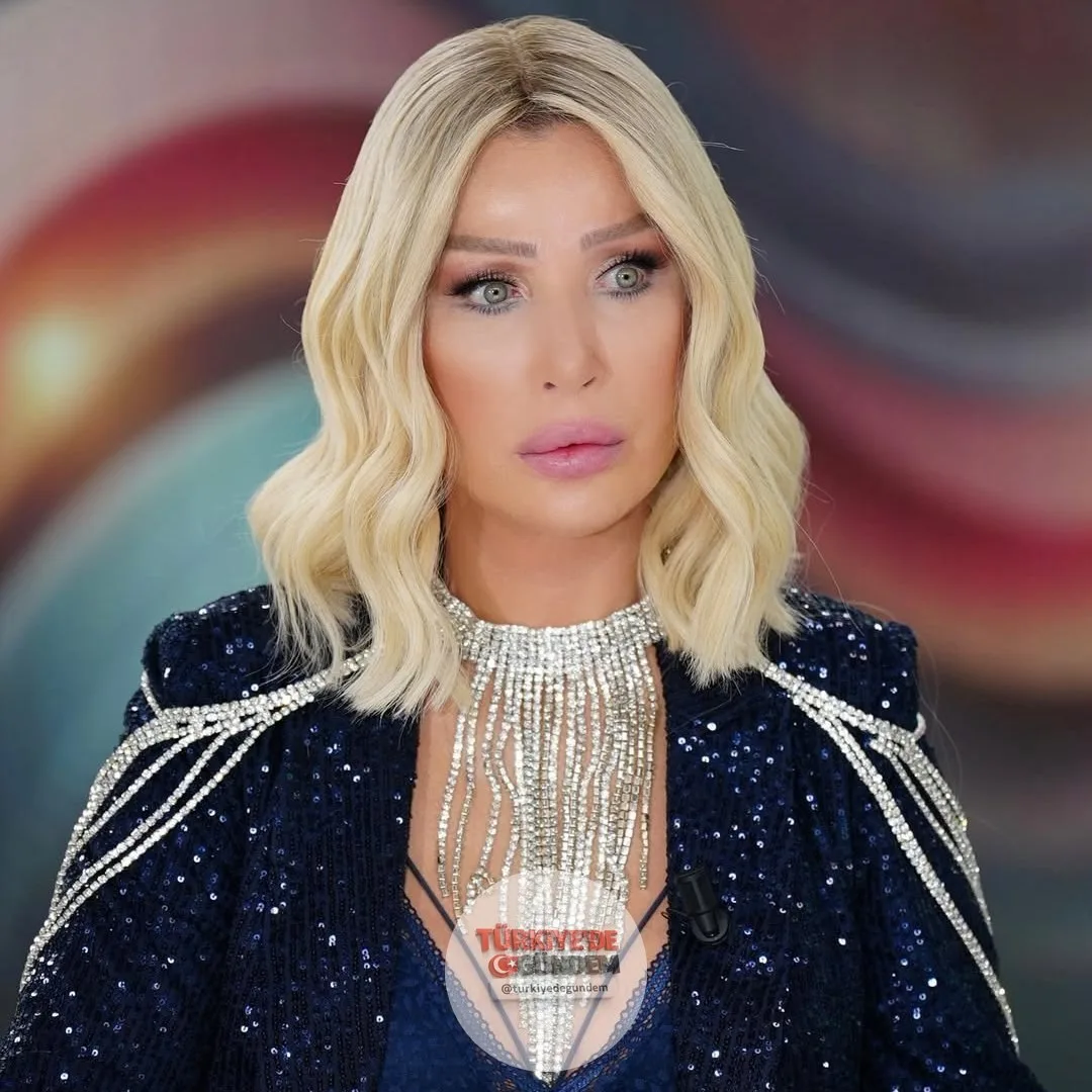 Seda Sayan: "Uyuyan erkekten nefret ederim. Erkek sabah kalkacak ve gidecek. Emekli bile olsa gidecek; ben onu uğurlayacağım, evden çıkacak ve geri gelecek. Köşe yastığı gibi olduğu yere yığılıp uyumayacak." (Kafa TV)