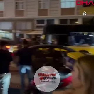 İstanbul Maltepe'de trafikte başlayan tartışma kısa sürede sokak kavgasına dönüştü. Bir sürücüyü yumruk ve tekmelerle darbeden üç kişi gözaltına alınırken, şüphelilere toplam 540 bin TL idari para cezası uygulandı. Olayın tarafları olan iki sürücünün