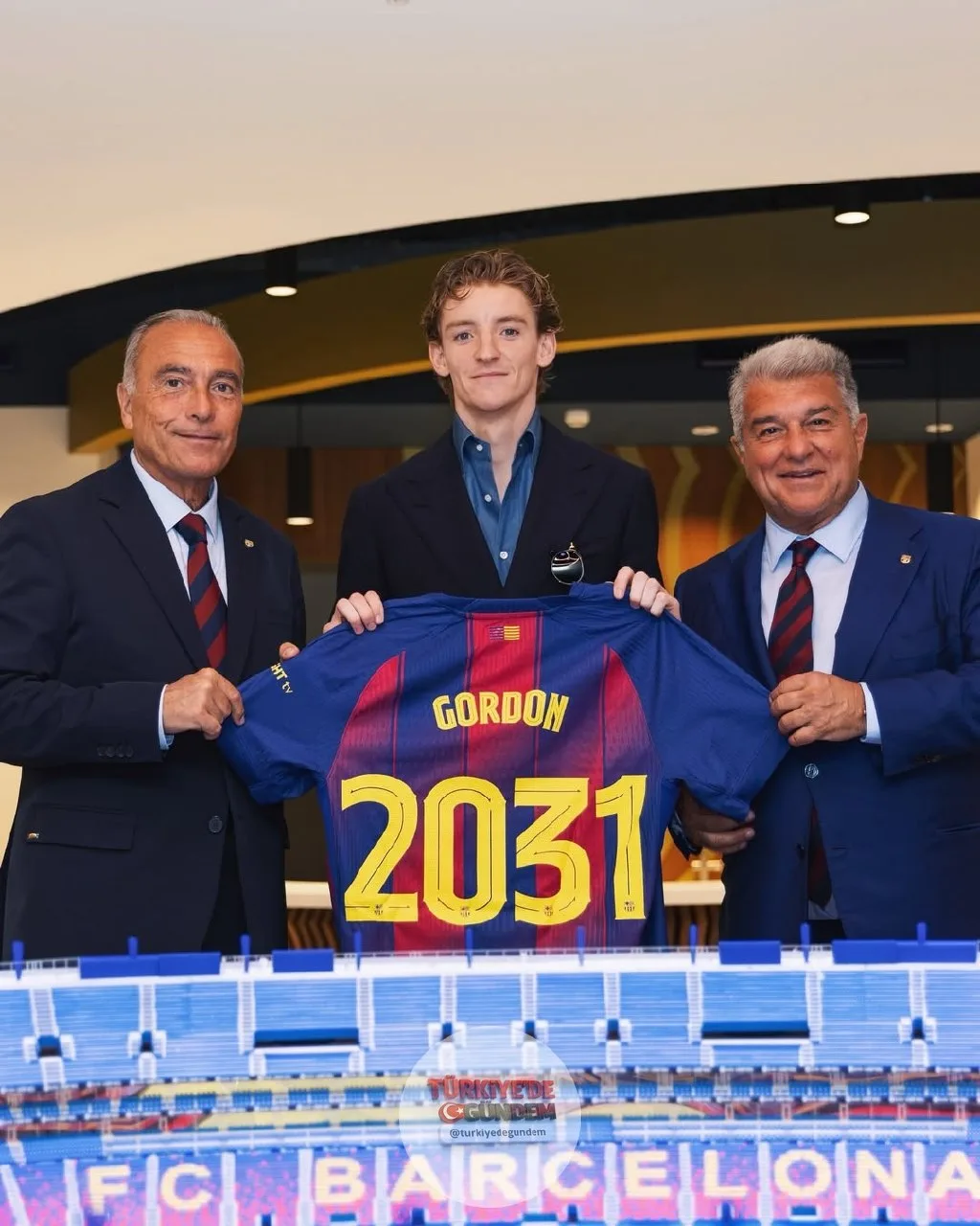 Anthony Gordon'ın Barcelona'ya transferi sosyal medyada da büyük yankı uyandırdı. İngiliz futbolcunun Instagram hesabı, sadece 72 saat içinde 671 bin takipçiden 2 milyon takipçiye ulaştı.