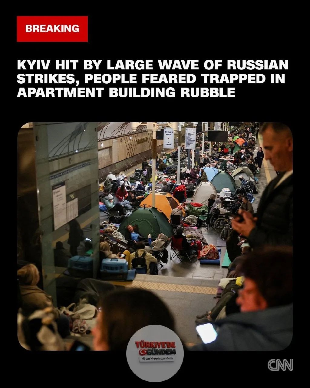 Ukraynalı yetkililerin açıklamasına göre, Rusya'nın başkent Kiev'e düzenlediği yoğun insansız hava aracı ve füze saldırısının ardından çok katlı bir konut binasının enkazı altında kalanlar olduğundan endişe ediliyor.