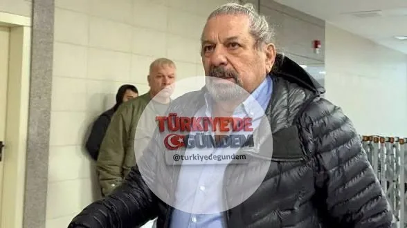 Erman Toroğlu hakkında, Galatasaray’a yönelik açıklamaları nedeniyle “halkı yanıltıcı bilgiyi alenen yayma” suçlamasıyla dava açıldı. Savcılık, Toroğlu için 3 yıla kadar hapis cezası talep etti