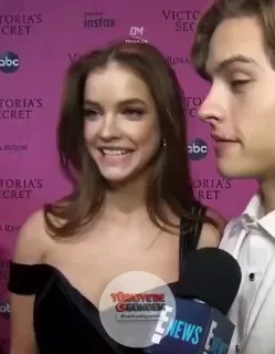 Bebek beklediklerini duyuran Barbara Palvin ve Dylan Sprouse çifti için hazırlanan kurgu, büyük beğeni topladı.