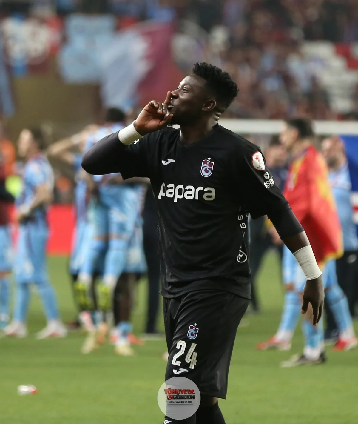 Andre Onana'yı bir yıl daha kadrosunda tutmak isteyen Trabzonspor, Kamerunlu kalecinin menajeri ve Manchester United ile görüşmelere başlayacak. (Fabrizio Romano)