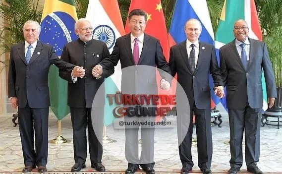 SON DAKİKA: Rusya ve Çin, BRICS ülkelerinin 1,5 trilyon dolarlık yıllık ticaret hacminde ABD doları yerine yerel para birimlerini kullanmaya hazır olduğunu duyurdu.