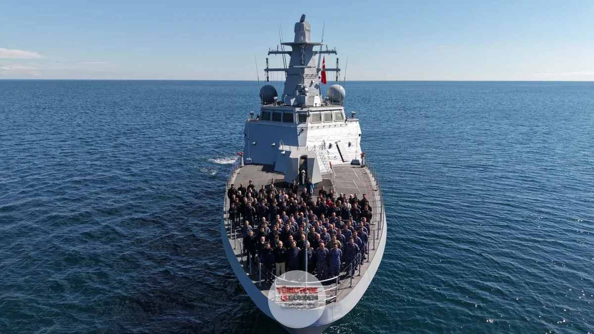 Romanyalı HİSAR sınıfı korvetten canlı atış testi: ASFAT ana yükleniciğinde İstanbul Tersanesi Komutanlığında inşa edilen CAm Roman Hafif Korvet Karadeniz ve Ege sularındaki canlı atış faaliyetlerini başarıyla gerçekleştirdi. •••••