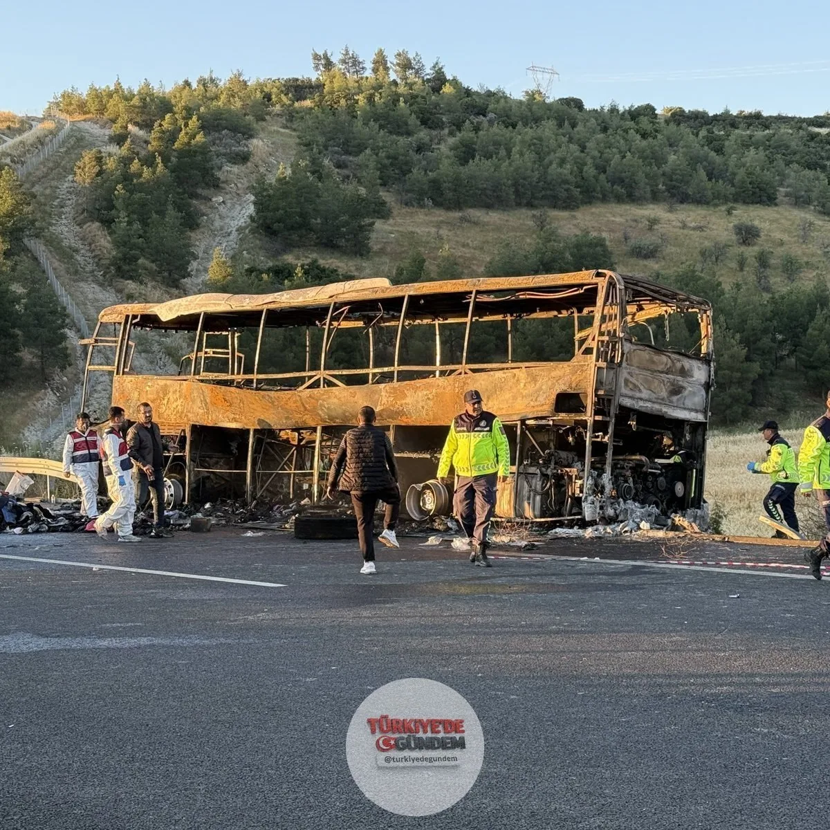Denizli'de 1'i bebek 8 kişinin hayatını kaybettiği otobüs kazasında, şirketin Araç Takip Sistemi (ATS) verilerini Ulaştırma Bakanlığı'na iletmediği ortaya çıktı. ATS; otobüsün konum, hız, güzergah ve durum bilgilerinin kesintisiz olarak izlenmesini s