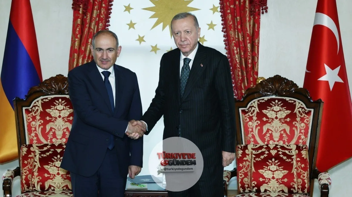 Cumhurbaşkanı Erdoğan, Ermenistan Başbakanı Paşinyan ile bir telefon görüşmesi gerçekleştirdi. Görüşmede, ikili ilişkilerin normalleşme süreci ve bölgesel konular ele alındı.