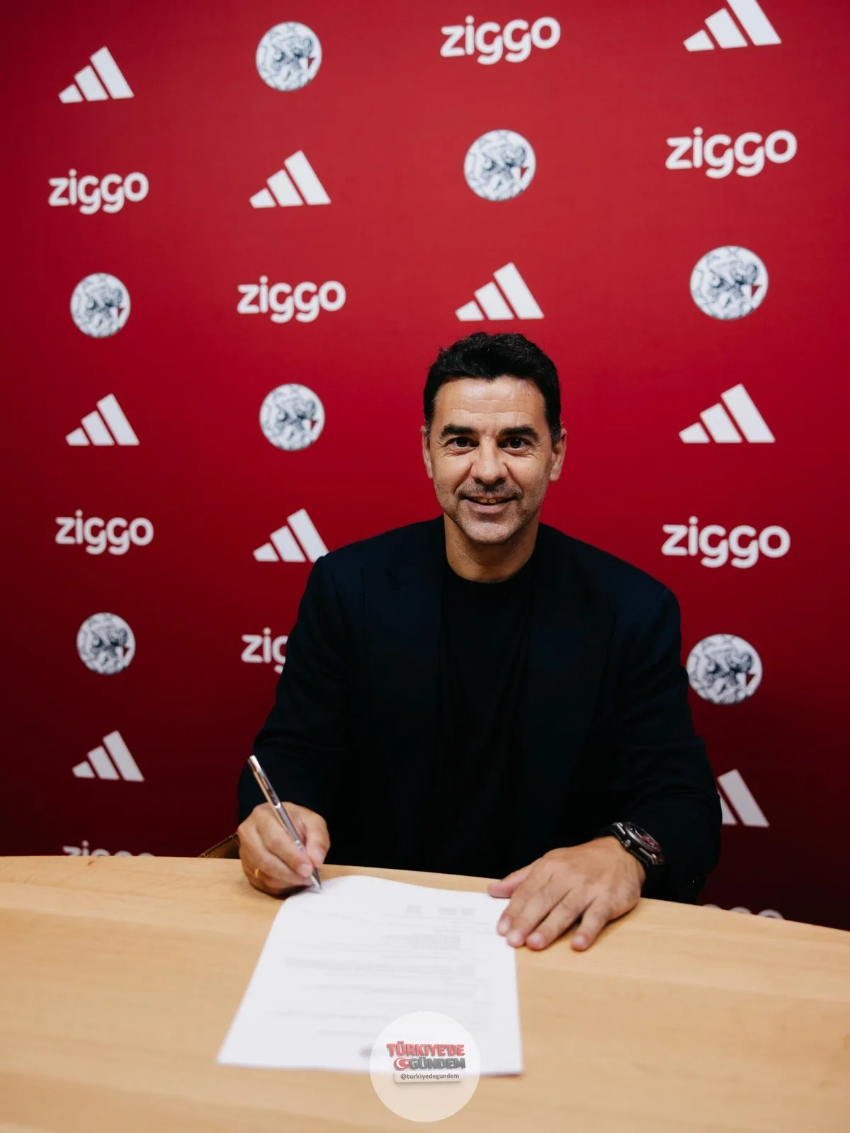Ajax, teknik direktörlük görevine İspanyol teknik adam Michel’i getirdiğini açıkladı