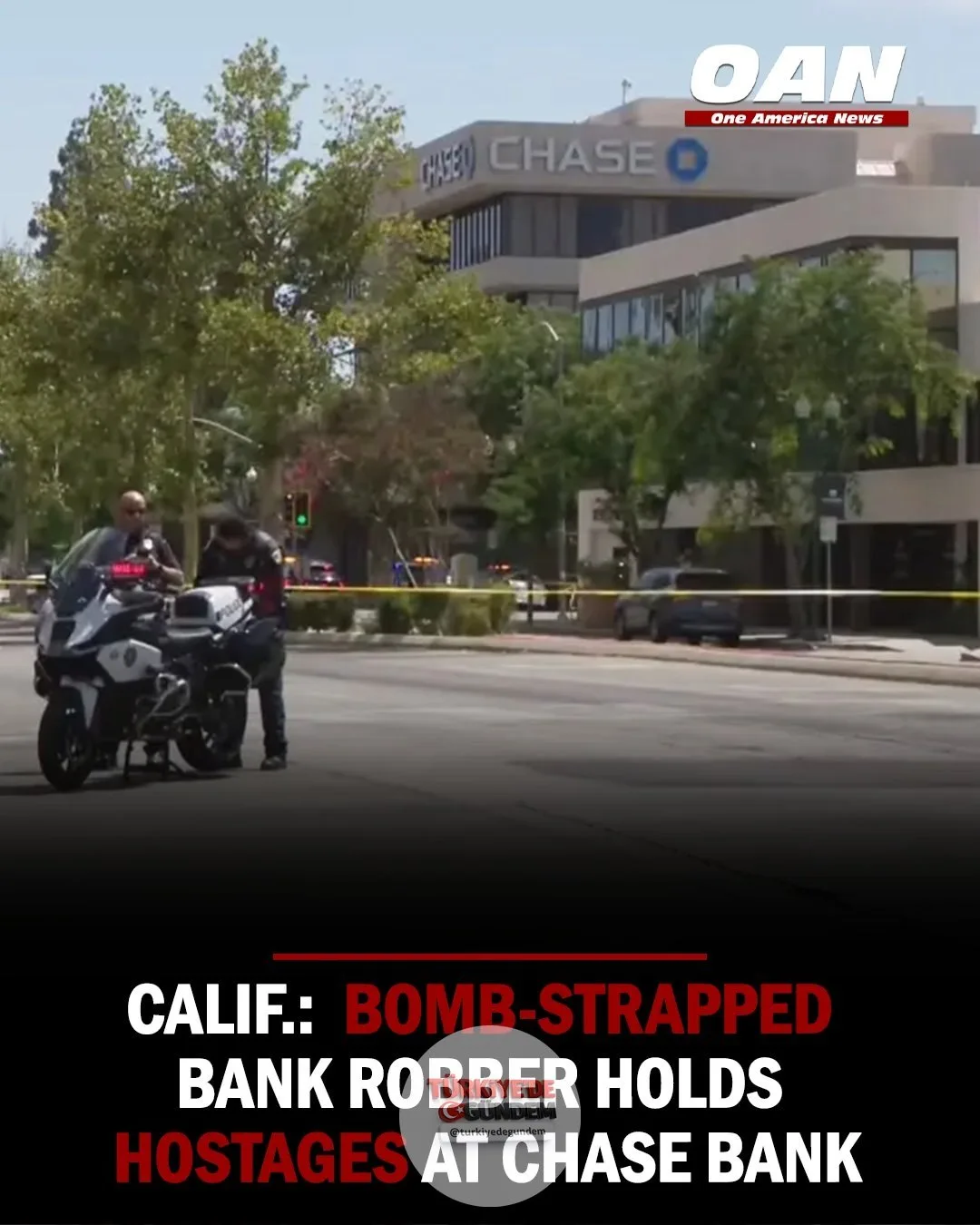 Bakersfield Polis Departmanı, şehir merkezindeki bir Chase Bank şubesinde "aktif" bir bomba ihbarı ve rehine krizi yaşandığını açıkladı. Bir şahsın, içerideki kişi sayısı henüz bilinmeyen bankaya barikat kurduğu belirtildi. Yetkililer, ikinci bir duy