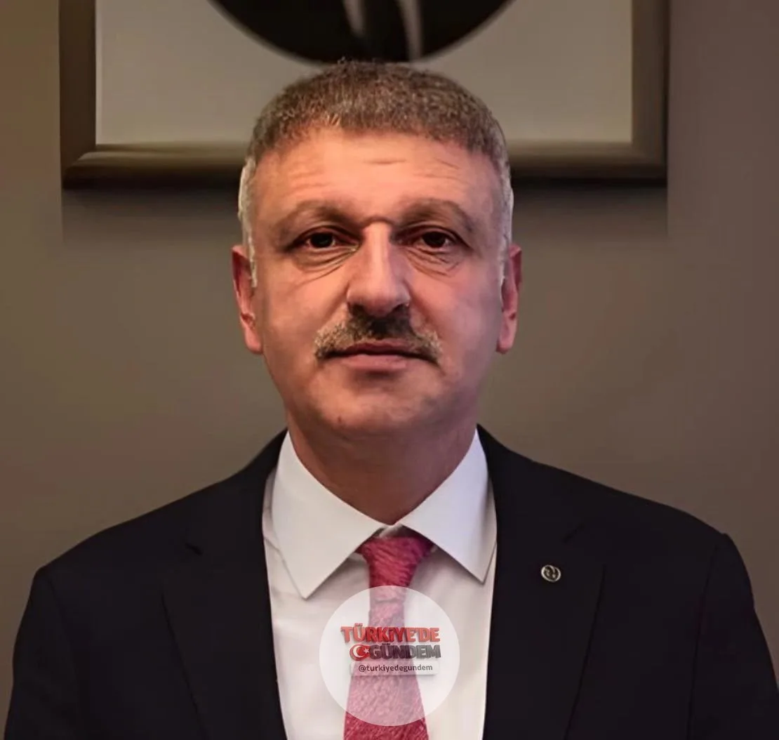 Cumhurbaşkanı Başdanışmanı Oktay Saral: (Kanye West'in İstanbul konseri hakkında) "118 bin gencimiz, inancımıza ve medeniyet değerlerimize aykırı söylem ve sembollerin sergilendiği bir gösteriye, üstelik para ödeyerek ortak edildi. 'I am a God' (Ben