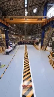 8 milyon motor. Bu rakam, bir fabrikanın üretim başarısının çok ötesinde bir hikâye anlatıyor. OYAK Renault tesislerinde banttan inen 8 milyonuncu motor, aynı kampüste üretilen Renault Clio ile buluştu. Bu tablo, Türkiye'nin üretim gücünü ve mühendis