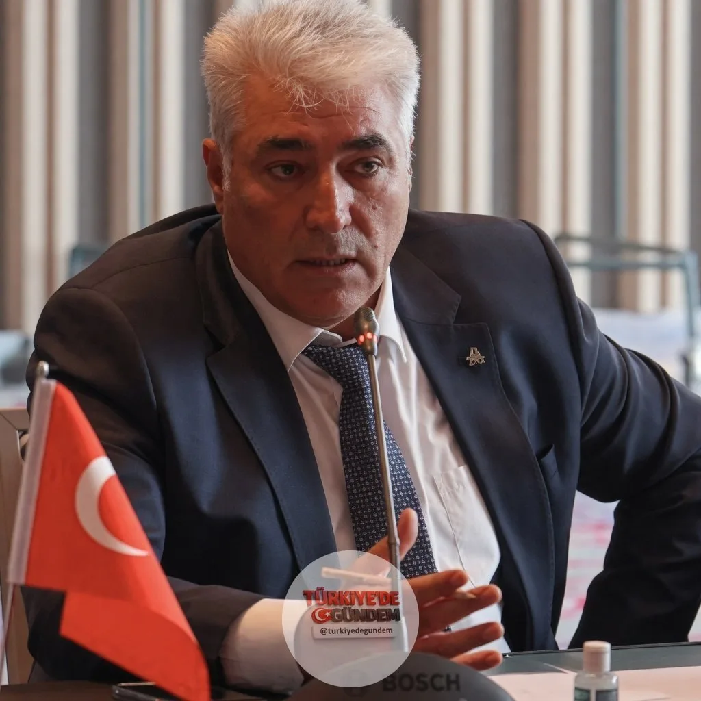 Astor Enerji'nin patronu Feridun Geçgel, Murat Ülker'i geride bırakarak Türkiye'nin en zengin insanı oldu. (Forbes) Serveti 1 günde 711.000.000 dolar artarak 5.300.000.000 dolar oldu