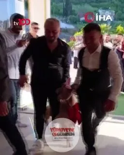 Trabzon’da bir düğünde takı töreninde keçi hediye edildi