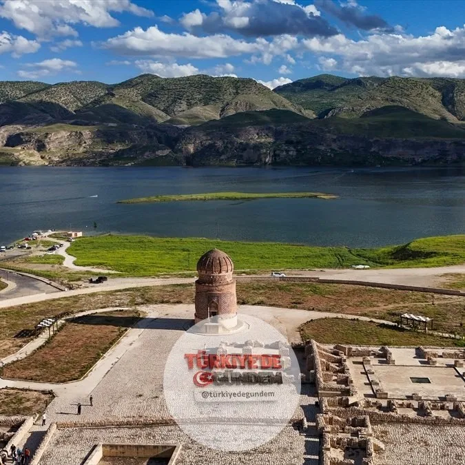 Hasankeyf, Dicle Nehri manzarası ve binlerce yıllık kültürel mirasıyla ziyaretçilerini ağırlıyor