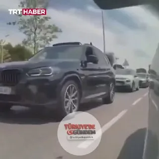 Fransa'da iş makinesi taşıyan tır, şoförünün uyuyakalması sonucu zincirleme kazaya neden oldu. 37 kişi yaralandı, 23 araç hasar gördü