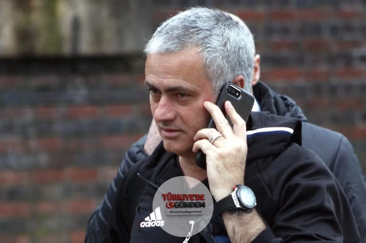 Jose Mourinho, Benfica yönetimini arayarak, "Florentino Perez'in hesabından yapılan paylaşım bana ait değil. Yapay zeka ile oluşturulmuş" açıklamasında bulundu. (Record)