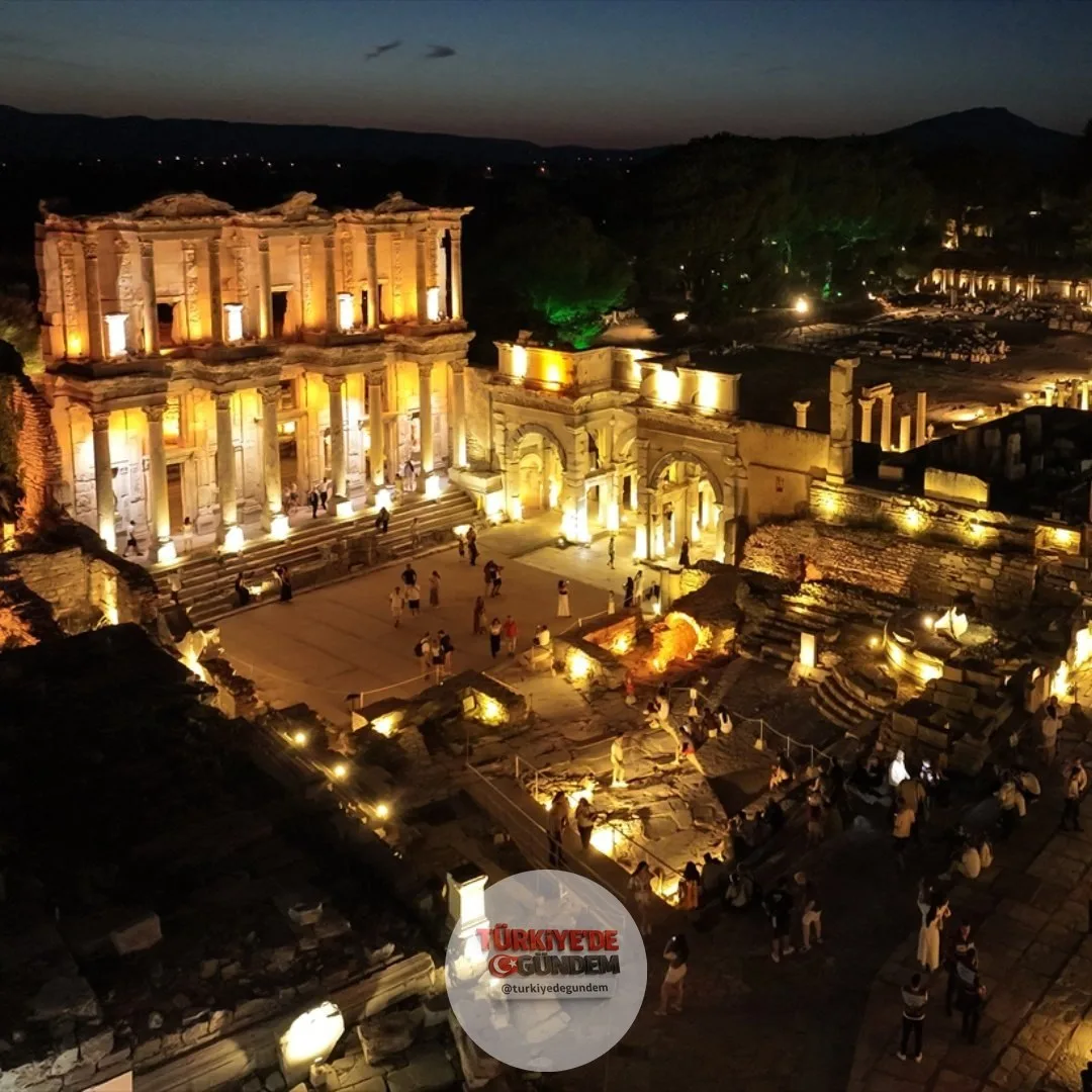 Efes Antik Kenti'nde gece müzesi etkinlikleri başladı.