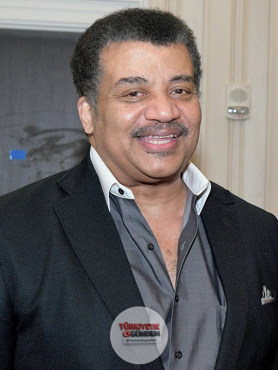 Astrofizikçi Neil deGrasse Tyson, UFO iddialarının kanıt gerektirdiğini belirterek, "Eğer gerçeklerse uzaylıları ortaya çıkarın" dedi.