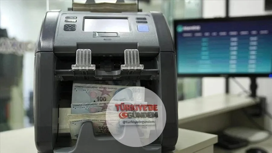 Bankacılık sektörünün kredi hacmi yükseliş eğilimini sürdürdü. BDDK verilerine göre, sektörün toplam kredi hacmi 22 Mayıs haftasında 130,5 milyar lira artarak 25,8 trilyon liraya ulaştı. Aynı dönemde toplam mevduat 295,5 milyar lira azalırken, tüketi