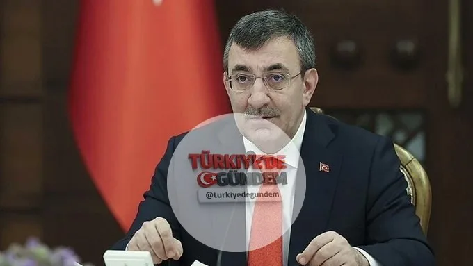 "Türkiye-Türkmenistan ticaretinde hedef 5 milyar dolar" Cumhurbaşkanı Yardımcısı Cevdet Yılmaz, Türkmenistan'ın başkenti Aşkabat'ta düzenlenen Dünya Türk İş Konseyi Toplantısı'nda, Türkiye ile Türkmenistan arasındaki ticaret hacminin geçen yıl 2,2 mi