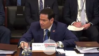 Temsilciler Meclisi Üyesi McBride: Grönland'ın Danimarka'nın bir parçası olduğunun farkındasınızdır diye tahmin ediyorum. Marco Rubio: Şimdilik.