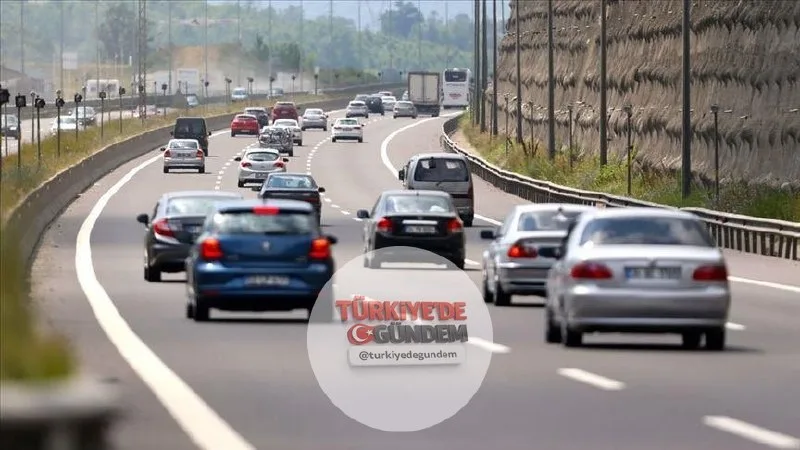 Türkiye otomobil pazarında teknolojik dönüşüm ve tüketici eğilimleri, geleneksel sürüş alışkanlıklarını tarihe gömüyor. Elektrikli araç haritasının genişlemesiyle birlikte, Türkiye’de satılan her 100 otomobilin 97,5’i artık otomatik şanzımanla yollar