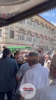 Silahlı saldırı sonucu hayatını kaybeden Can Polat'ın kızı, cenaze töreninde sinir krizi geçirdi.