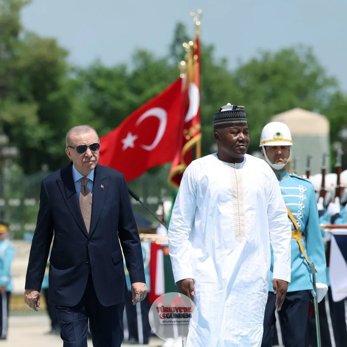 Cumhurbaşkanı Erdoğan, Nijer Cumhurbaşkanı Tiani'yi Cumhurbaşkanlığı Külliyesi'nde düzenlenen resmi törenle karşıladı.