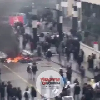 Belçika’nın başkenti Brüksel’de, eğitim sektöründe planlanan reformlara karşı düzenlenen gösteri şiddet olaylarına dönüştü. Protestocular ile polis arasında çatışma çıkarken, kentte barikatlar kuruldu ve bazı noktalarda yangınlar çıkarıldı