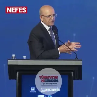 Hazine ve Maliye Bakanı Mehmet Şimşek'ten yabancı yatırımcılara çağrı: "Kişisel servetinizi Türkiye'ye getirip yerleşik hale gelirseniz, yüzde 100 vergi muafiyetinden yararlanacaksınız. Neredeyse vergisiz bir ortamdan bahsediyoruz. 20 yıllık bir muaf