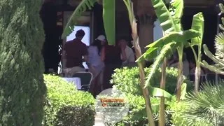 Şarkıcı Dua Lipa ve oyuncu Callum Turner, Pazar günü Londra'da kıyılan nikahın ardından düğün kutlamaları için konukların İtalya'nın Palermo kentindeki lüks Villa Igiea otelinde bir araya geldiği törene geçti.