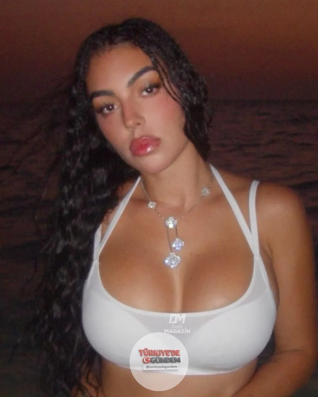 Cristiano Ronaldo'nun hayat arkadaşı Georgina Rodríguez'in, tek bir sponsorlu gönderi için 716 bin dolar kazandığı iddia edildi. Bu rakam, güncel döviz kuruyla yaklaşık 33 milyon TL'ye tekabül ediyor.