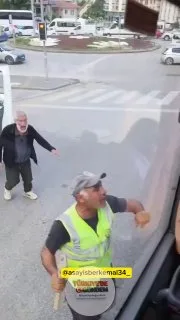Ankara'da trafikte yaşanan tartışma sırasında araçtan inen şahıslar, diğer sürücüye çekiçle saldırdı.