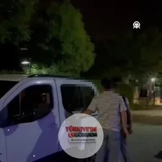 İstanbul Avcılar’da bir kafede para fırlatarak sipariş veren, uyarılmasının ardından da taşkınlık çıkaran şahıs, ters kelepçeyle gözaltına alındı