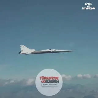 NASA’nın X-59 süpersonik uçağı, 30 Nisan 2026’da Kaliforniya’da ilk çift uçuşlu test gününü başarıyla tamamladı. Mojave Çölü üzerinde farklı irtifalarda uçan jet, Mach 0.95 hıza ulaştı. Yüksek sesli sonik patlamaları daha hafif "sonik vuruşlara" dönü