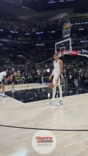 Wemby, sahanın neredeyse tamamından yaptığı atışı ilk denemesinde potayla buluşturdu (NBA).