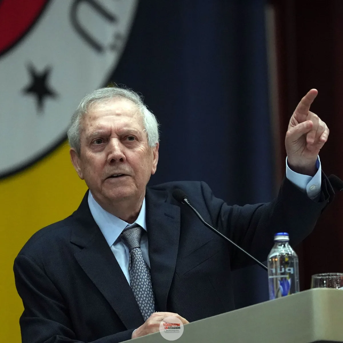 Aziz Yıldırım: "Kongrede iki forvet açıklayacağım."