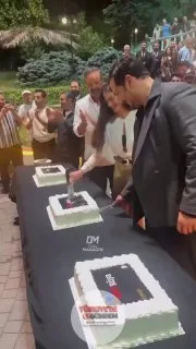 Eşref Rüya'nın çekimlerinin tamamlanmasının ardından Demet Özdemir ve Çağatay Ulusoy, kutlamada pasta kesti.