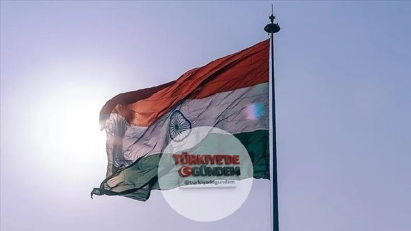 Hindistan'da doğurganlık oranı, nüfusun yenilenme düzeyi olan 2,1'in altına düşerek 1,9 seviyesine geriledi. Bu eğilimin sürmesi halinde, ülke nüfusunun zamanla azalmaya başlayabileceği öngörülüyor.
