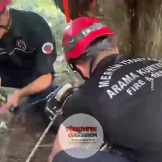 Mersin'de 70 metre derinliğindeki mağaraya düşerek günlerce mahsur kalan çocuk kurtarıldı.