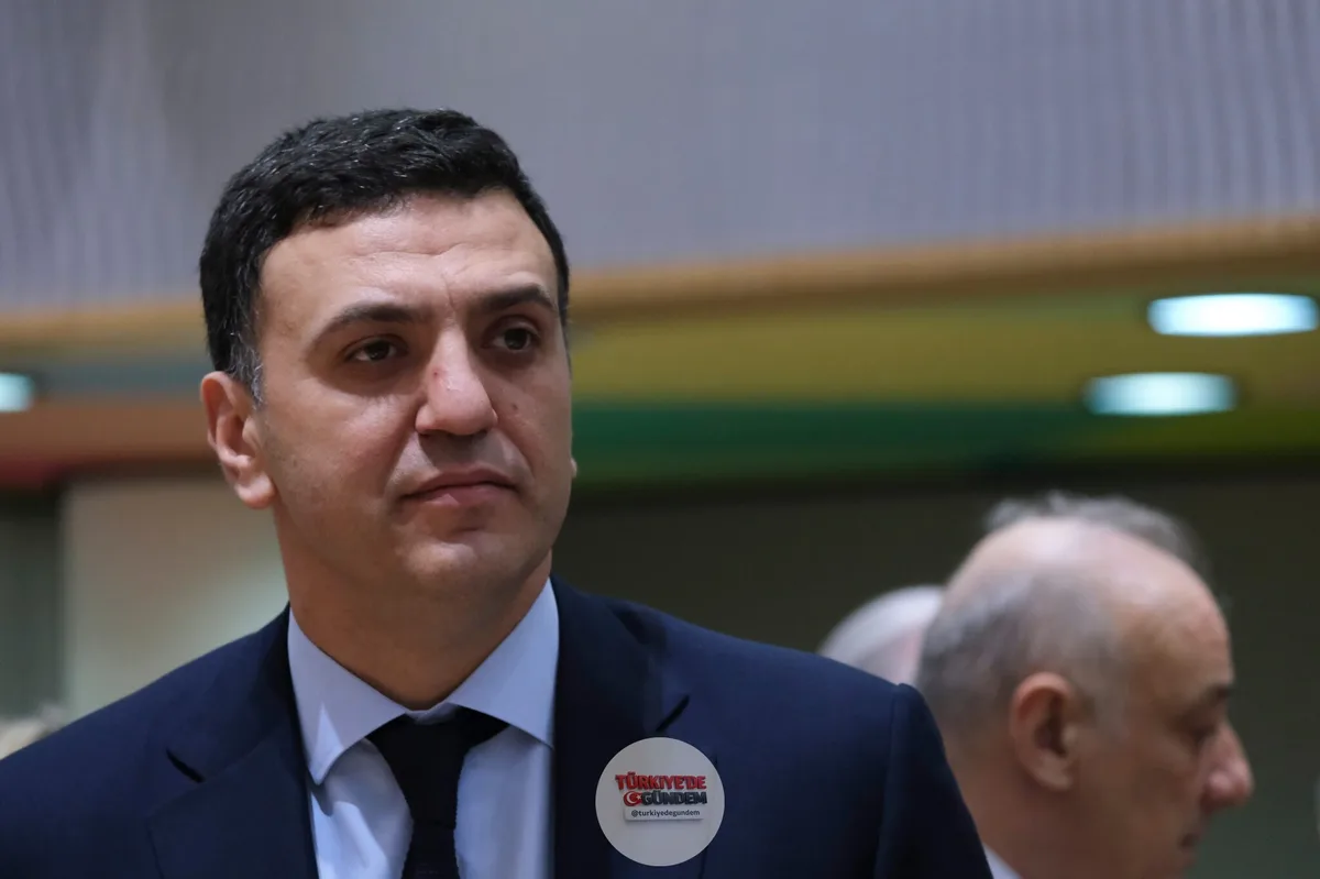 Yunanistan Denizcilik Bakanı Vassilis Kikilias: Her türlü senaryoya karşı hazırlıklıyız ve gelişmeleri yakından takip ediyoruz. Savunma gücümüzü sürekli artırıyoruz. Fırkateynlerimiz, F-16 ve Rafale savaş uçaklarımızın yanı sıra F-35'ler ve yeni insa