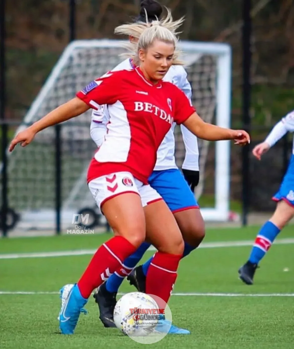 Chatham Town Women forması giyen 27 yaşındaki İngiliz futbolcu Madelene Wright, futbol kariyerinden elde ettiği geliri artırabileceğini fark etti. Yetişkin içerik platformu OnlyFans'te içerik üretmeye başlayan Wright'ın yıllık geliri, bu platform say