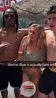 Bahar tatilini Cancun'da geçiren Bonnie Blue, kendisiyle fotoğraf çektirmek isteyen erkek hayranlarının yoğun ilgisiyle karşılaştı.