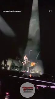 Tarkan, Ankara'daki konseri sırasında ezan okunacağını fark edince kısa bir ara verdi.