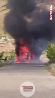 Siirt'te seyir halindeki bir kamyon alev alarak yanmaya başladı; sürücü araçtan son anda kurtuldu.