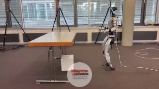 Uzun vadeli insansı robot hareket ve manipülasyonu, geleneksel olarak insan hareket yakalama verilerinin robota uyarlanmasına dayanıyordu. Bu yöntem, her yeni senaryo için insan gösterimi gerektiriyor ve robotu genellikle insan benzeri hareket kalıpl