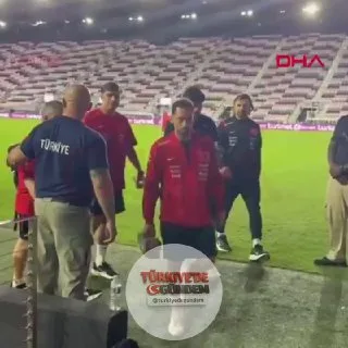 Hakan Çalhanoğlu, Venezuela maçı sonrası kendisine yöneltilen transfer sorusunu yanıtsız bıraktı.