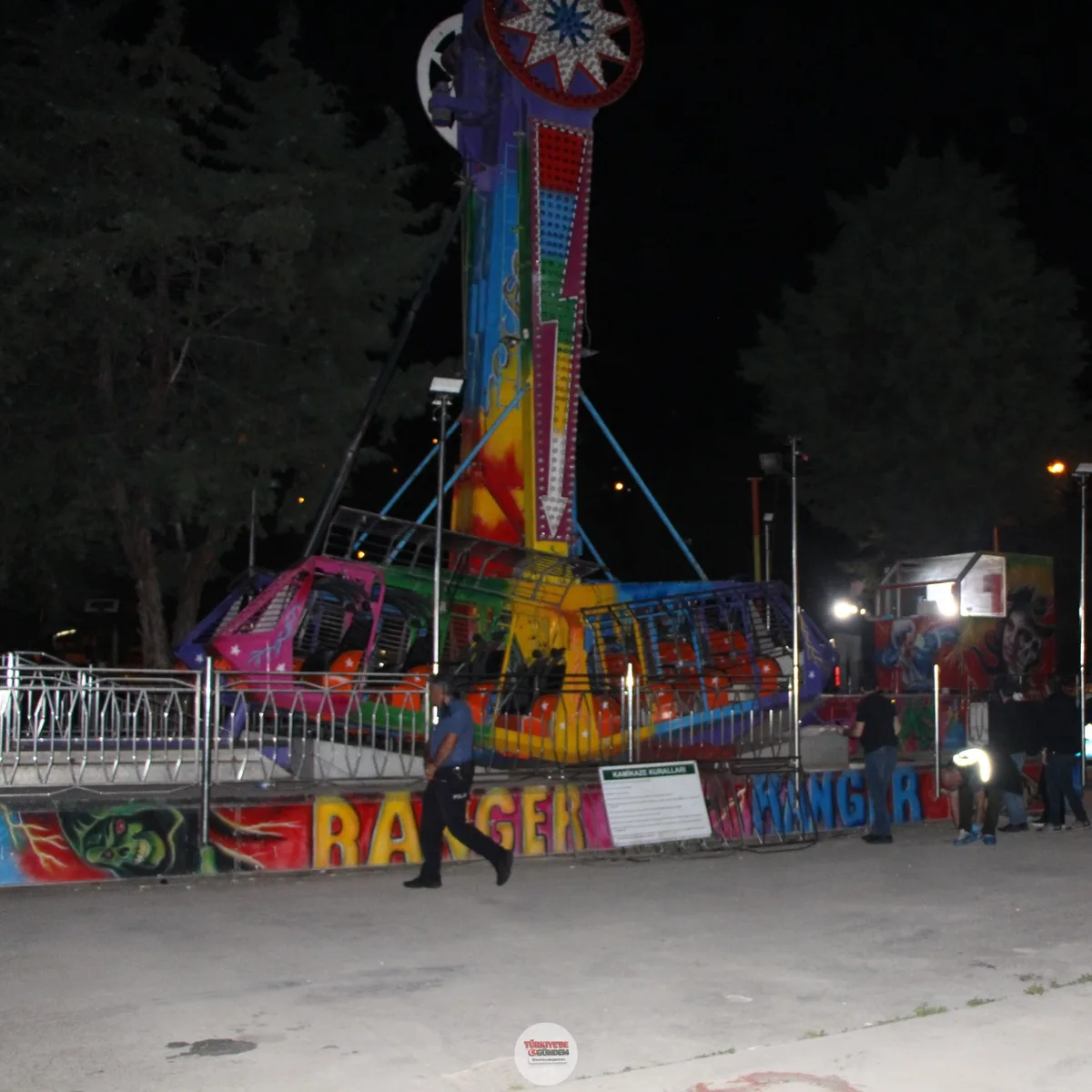 Amasya'da bir lunaparkta çalışan 20 yaşındaki genç, kafasını "Ranger" adlı eğlence aracına çarpması sonucu hayatını kaybetti.
