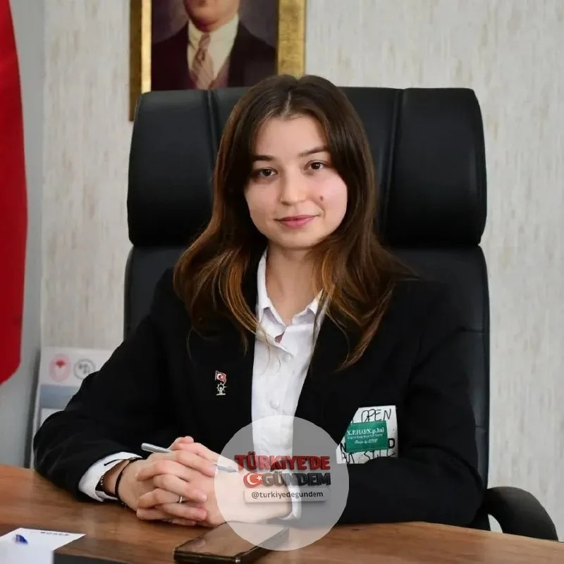 "P*zevenkler ve uyuşturucu tacirleri Kemalisttir" başta olmak üzere birçok ağır hakaret eden AK Partili meclis üyesi Rümeysa Eker, ifadesinin ardından adli kontrolle serbest bırakıldı