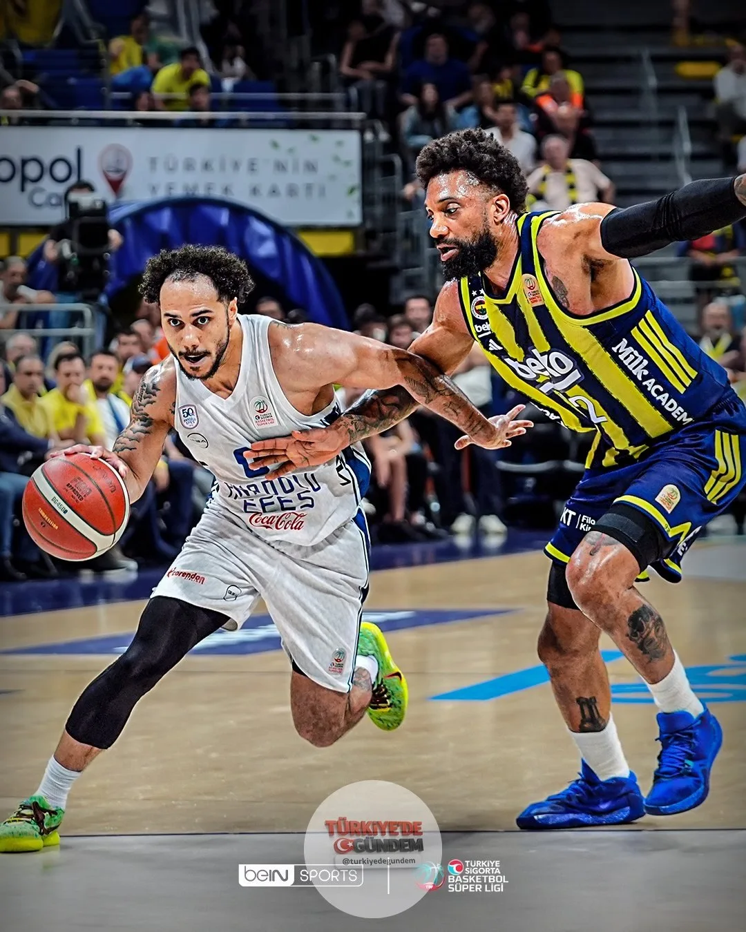 Türkiye Sigorta Basketbol Süper Ligi'nde yarı final heyecanı sürüyor! Anadolu Efes - Fenerbahçe Beko serisinde durum: Anadolu Efes 1-2 Fenerbahçe Beko. Bu akşam | 20.00 | 5